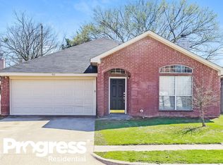 911 Simon Dr, Cedar Hill, TX 75104