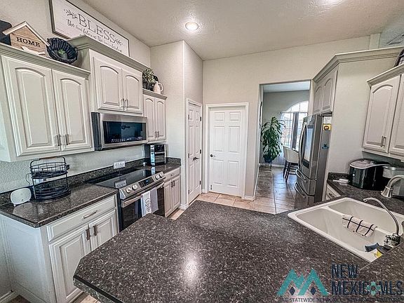 5th image of 910 W Desert Sage St