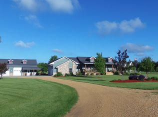 423 Doppy Ln, Le Sueur, MN 56058