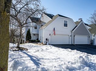 283 Oak Bluff Ct, Wauconda, IL 60084
