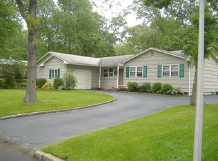 54 Cleremont Ave, Saint James, NY 11780