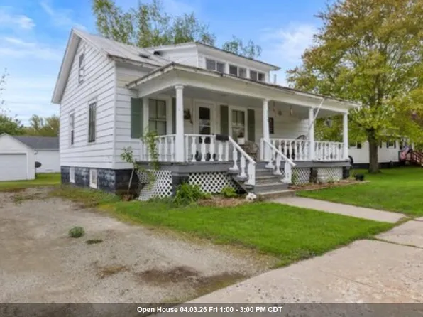 208 1st St, Oconto, WI 54153