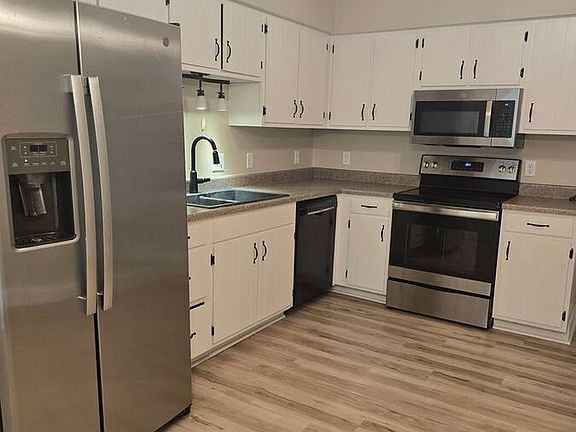 4th image of 22 Pear Tree Cir #2