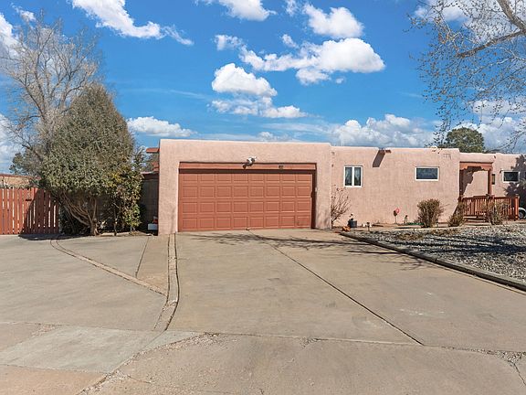 2nd image of 101 La Paloma St