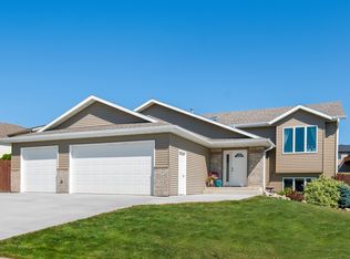 4823 Mellowsun Dr, Bismarck, ND 58503
