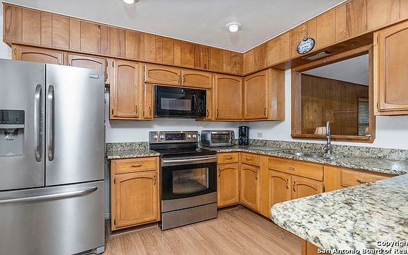 5th image of 4734 Newcome Dr