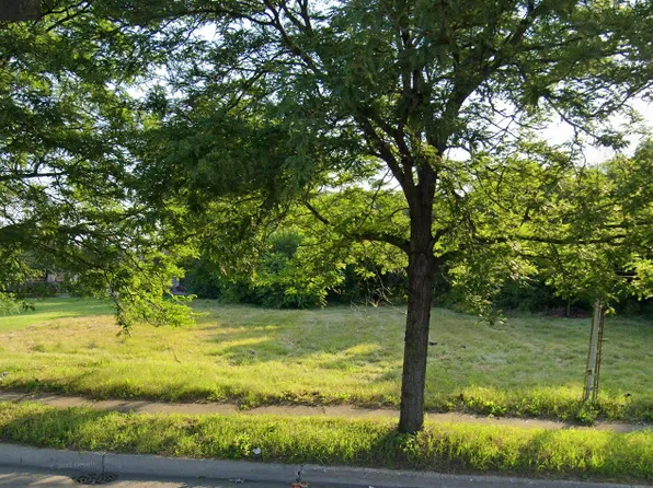 8527 S South Chicago Ave, Chicago, IL 60617