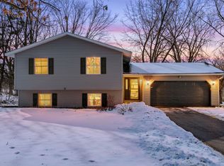 4109 Valentine Crest Rd, Arden Hills, MN 55112