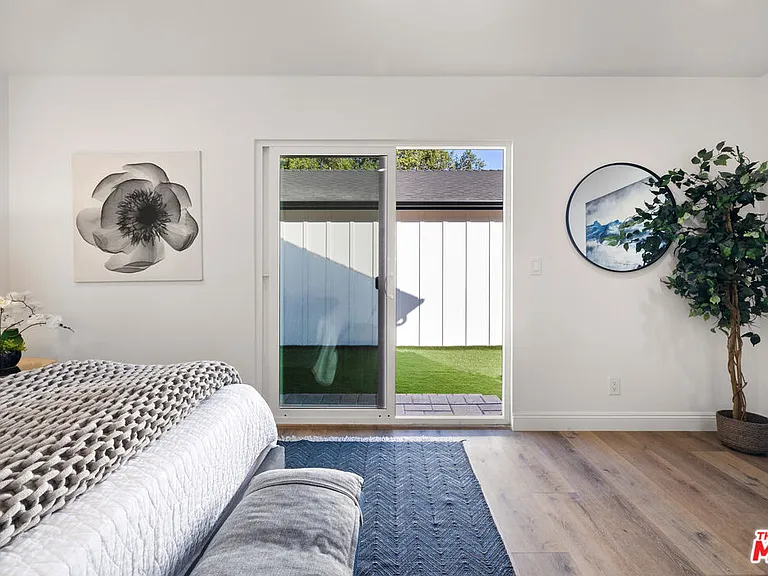 5928 Tobias Ave — Photo 12