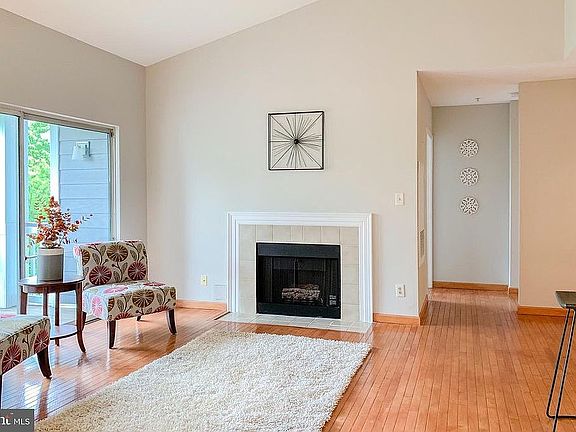 5th image of 20285 Beechwood Ter Unit 303