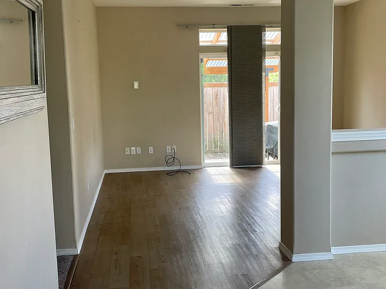 596 Cameron St NE — Photo 8