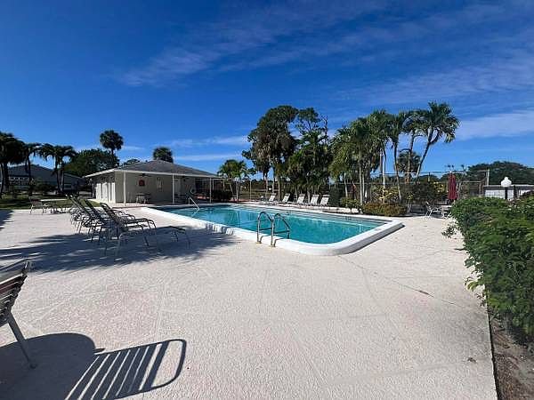 1st image of 2415 Lowson Blvd #1