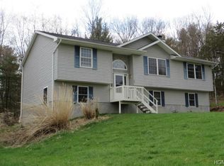 26 Countryman Ln, Wallkill, NY 12589
