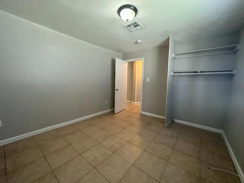 2nd image of 2536 N Carroll St #A