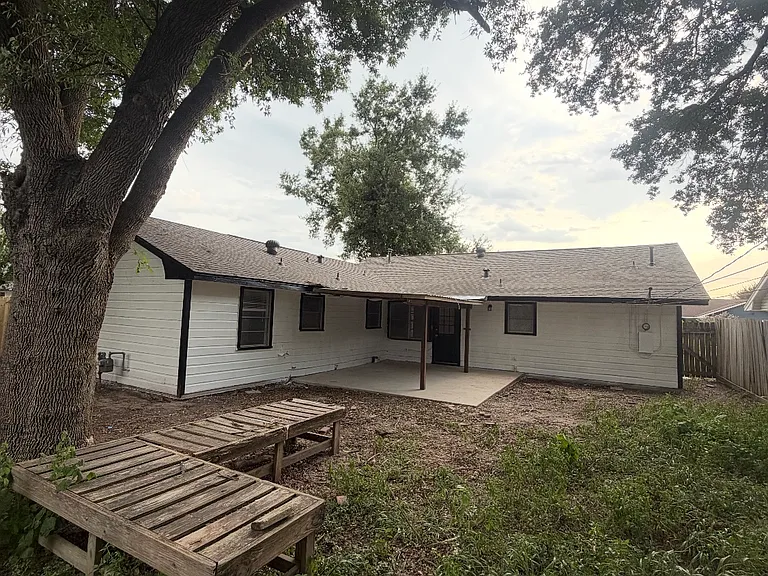 2711 Mulberry Ln — Photo 10