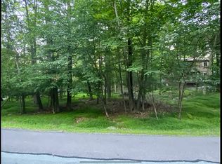 35R Lakeland Dr, Lake Ariel, PA 18436