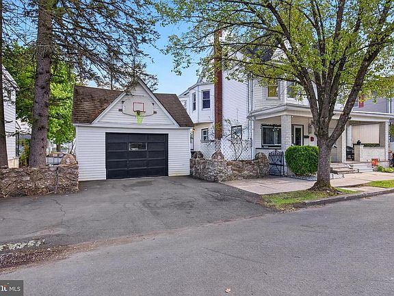 3rd image of 432 W Spring St