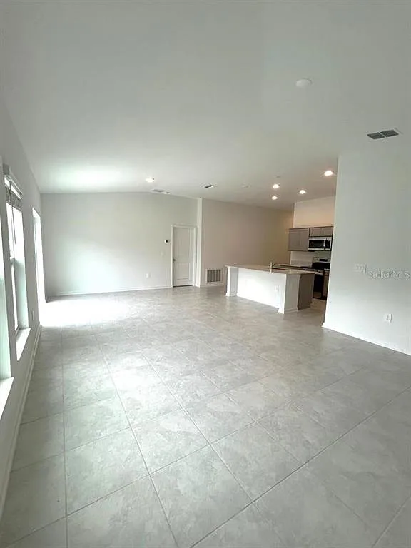 3 bed, 2.0 bath, 1555 sqft, $1,850 — Photo 3