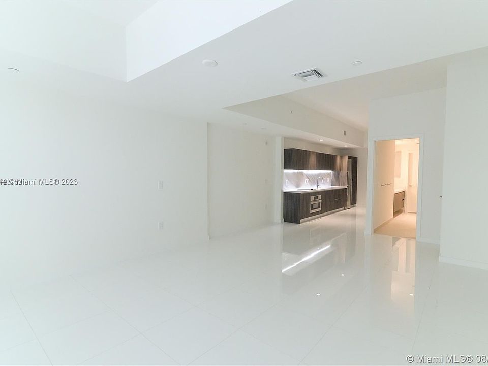 1st image of 851 NE 1st Ave #505