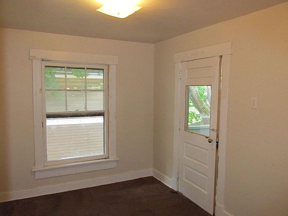 2nd image of 923 Harvard Blvd