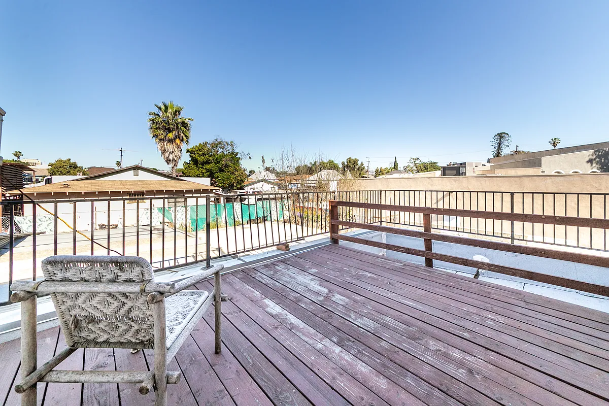 Building Photo - 511 Echandia St #1/2