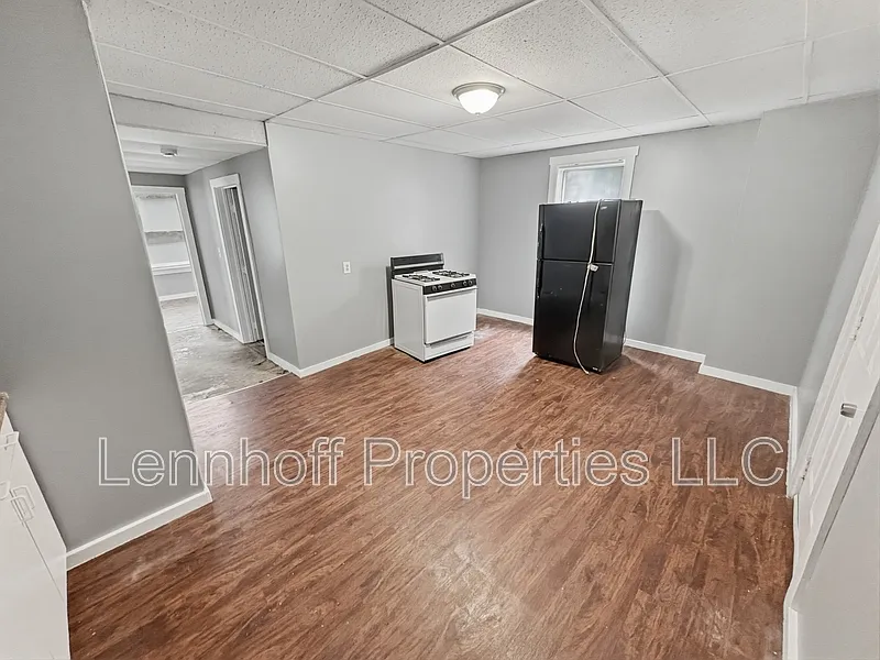 3 bed, 1.0 bath, $2,195 — Photo 2