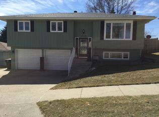 2215 Coolidge Ave, Bismarck, ND 58501