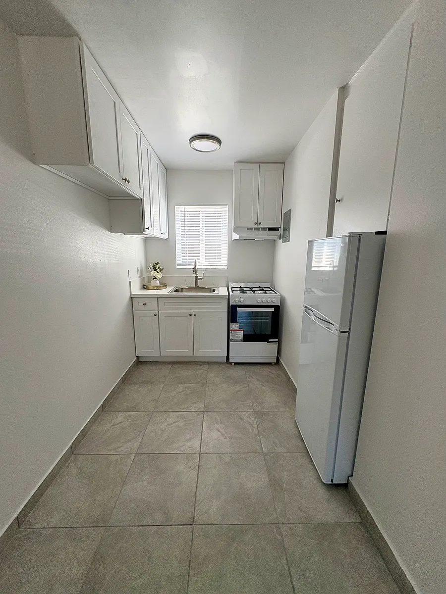 Building Photo - 13060 Victory Blvd #1