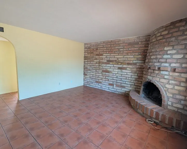 3078 N Cherry Ave — Photo 2