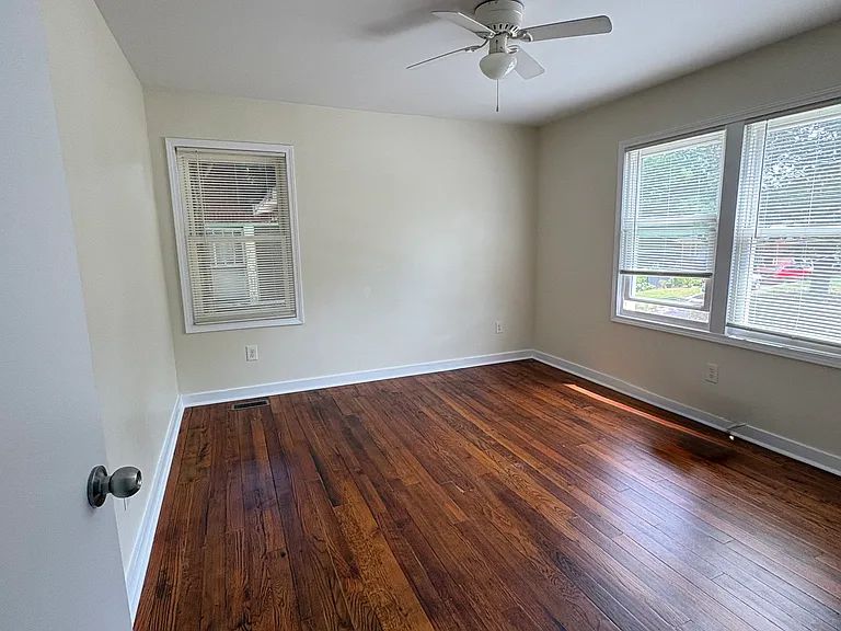 718 Florence Pl NW — Photo 13