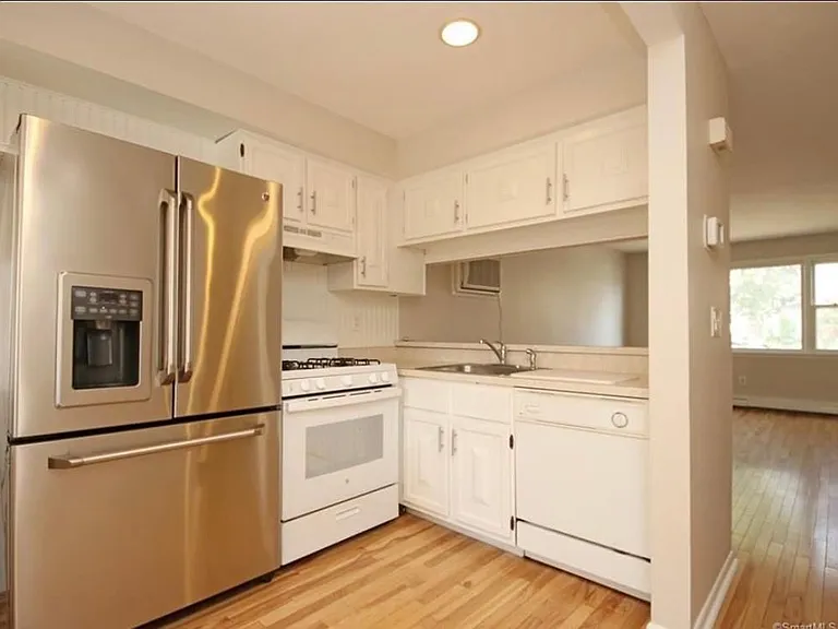 2030 Kings Hwy — Photo 3