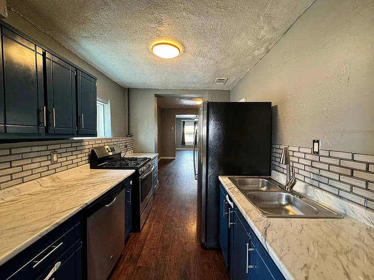 3906 Tularosa Ave — Photo 9