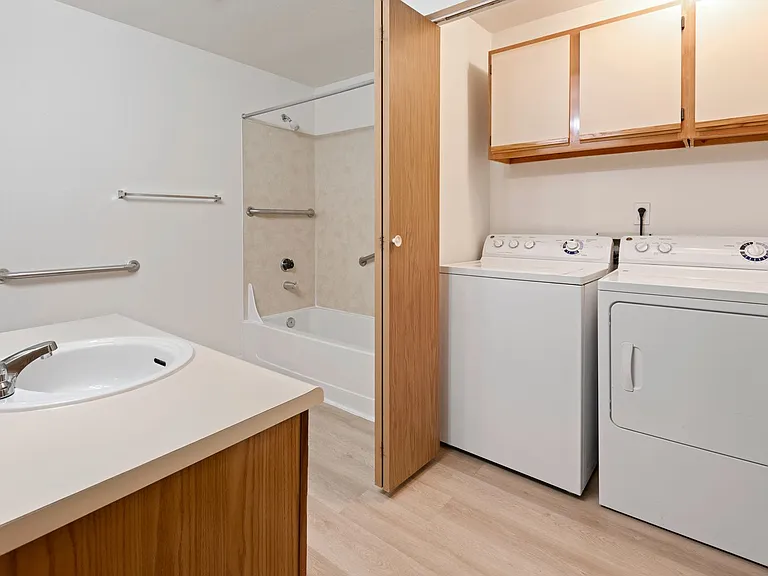Glenbrook Apartments — Photo 20