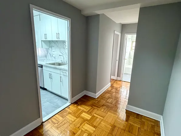 (undisclosed Address), Fresh Meadows, NY 11365