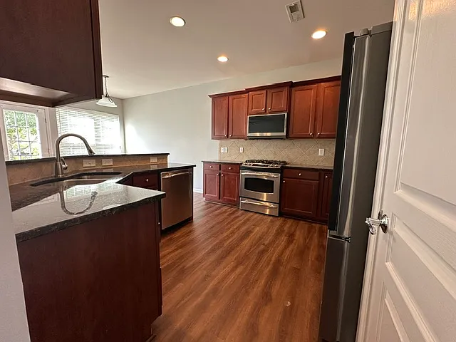 702 Unison Ct — Photo 17