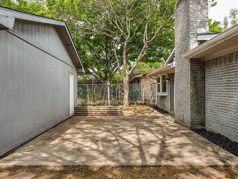 433 Sandy Trl — Photo 19
