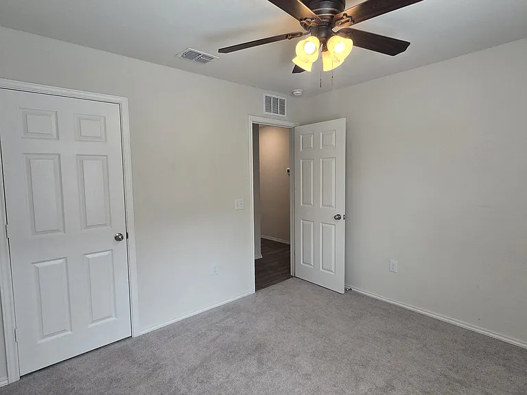 1121 Waggoner Dr — Photo 15