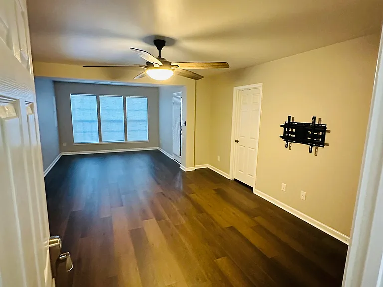 628 Penn St #628 — Photo 3