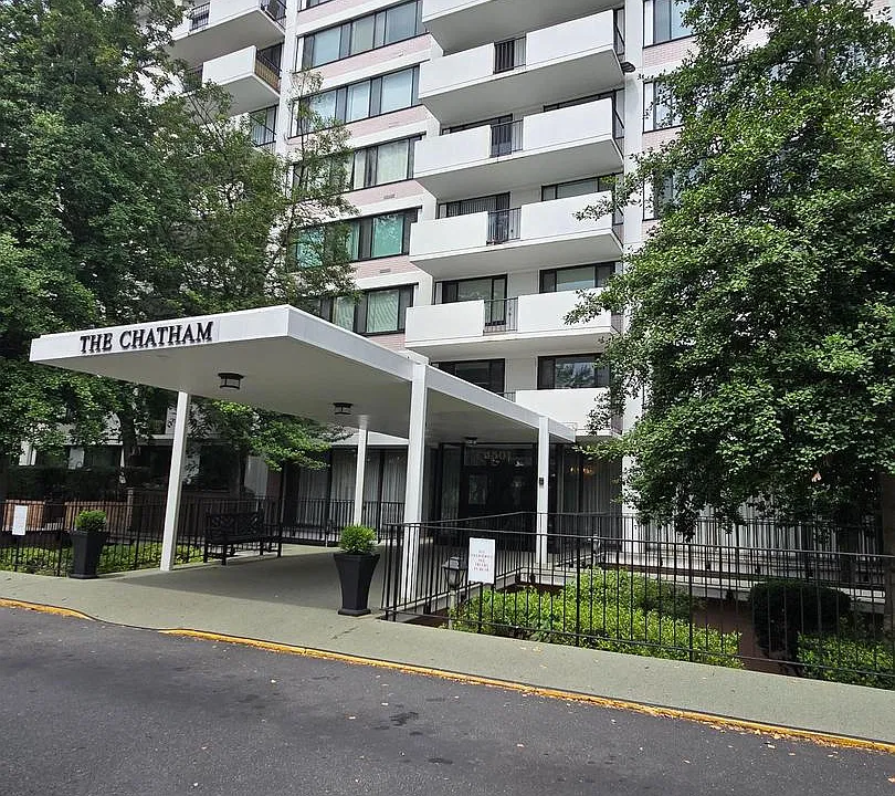 4501 Arlington Blvd #811