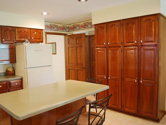 5th image of 915 Orchid Pl