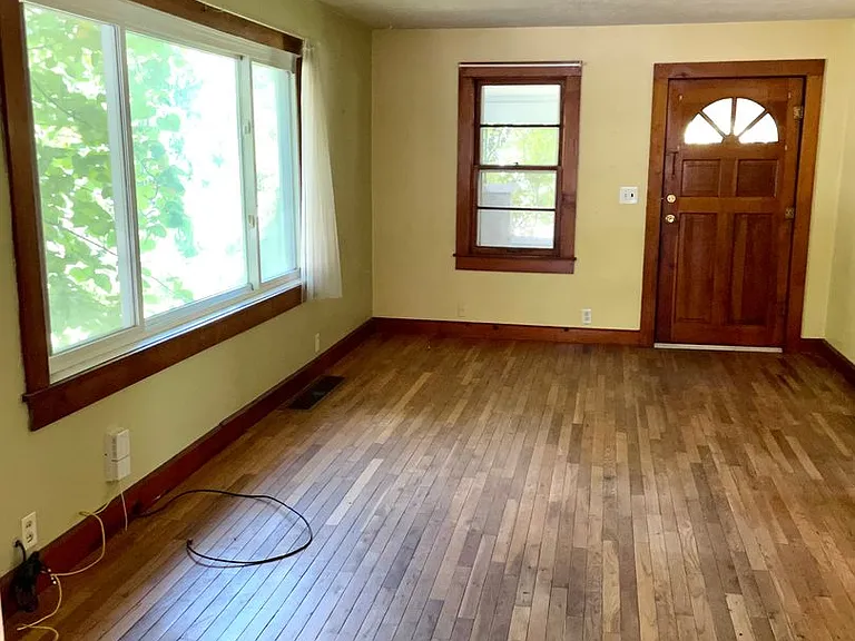 1123 N Madison St — Photo 6