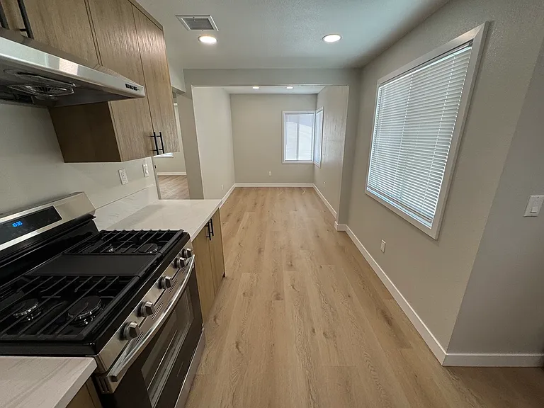 8932 Grand Ave — Photo 37