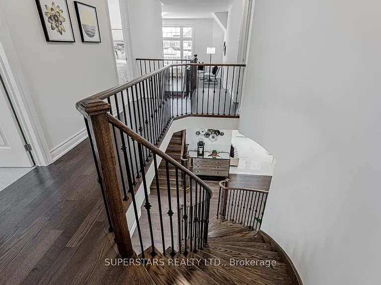 11 Empire Dr — Photo 22