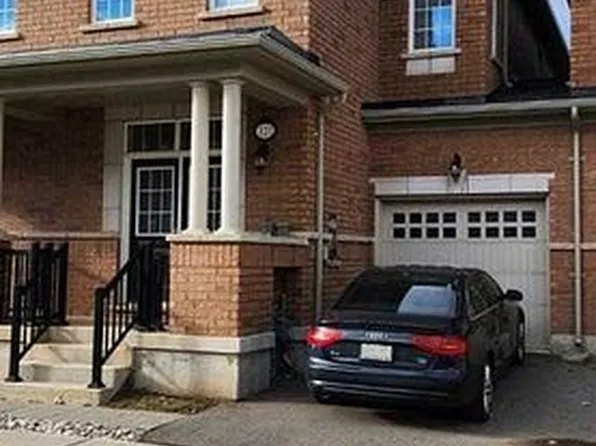 121 Huguenot Rd, Oakville, ON L6H 0M3