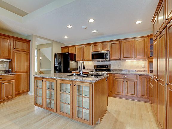 4th image of N22W24234 E Parkway Meadow Cir