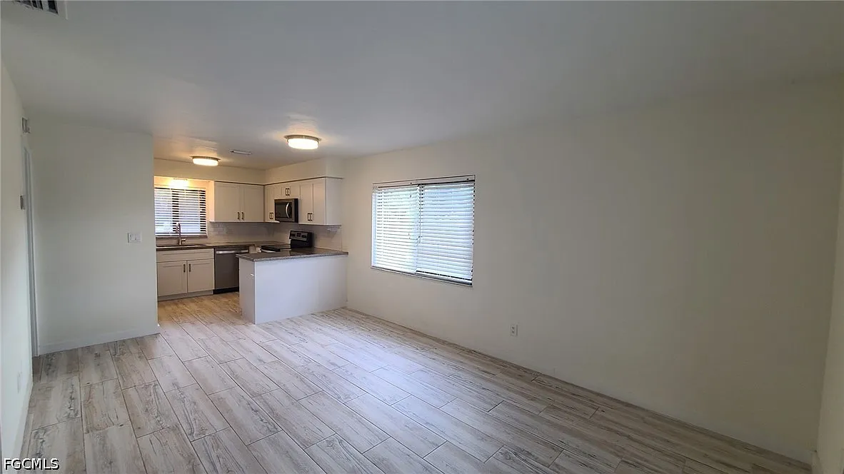 2 bed, 1.0 bath, 750 sqft, $1,300 — Photo 1