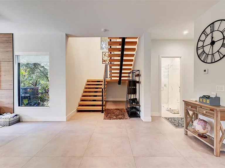 1616 SE 2nd Ct — Photo 9