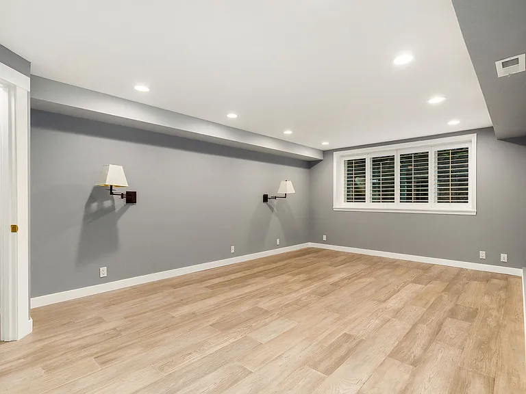9358 NE 30th St — Photo 24