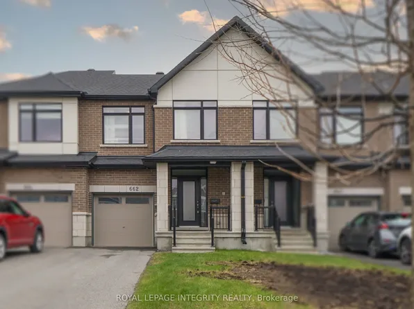 662 Putney Cres, Ottawa, ON K2S 2N7
