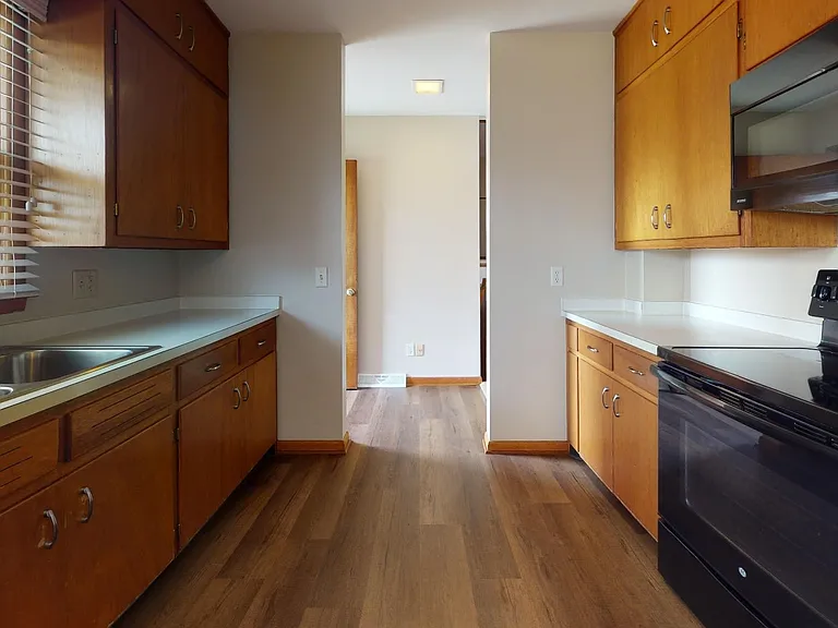 2409 Jackson St — Photo 3